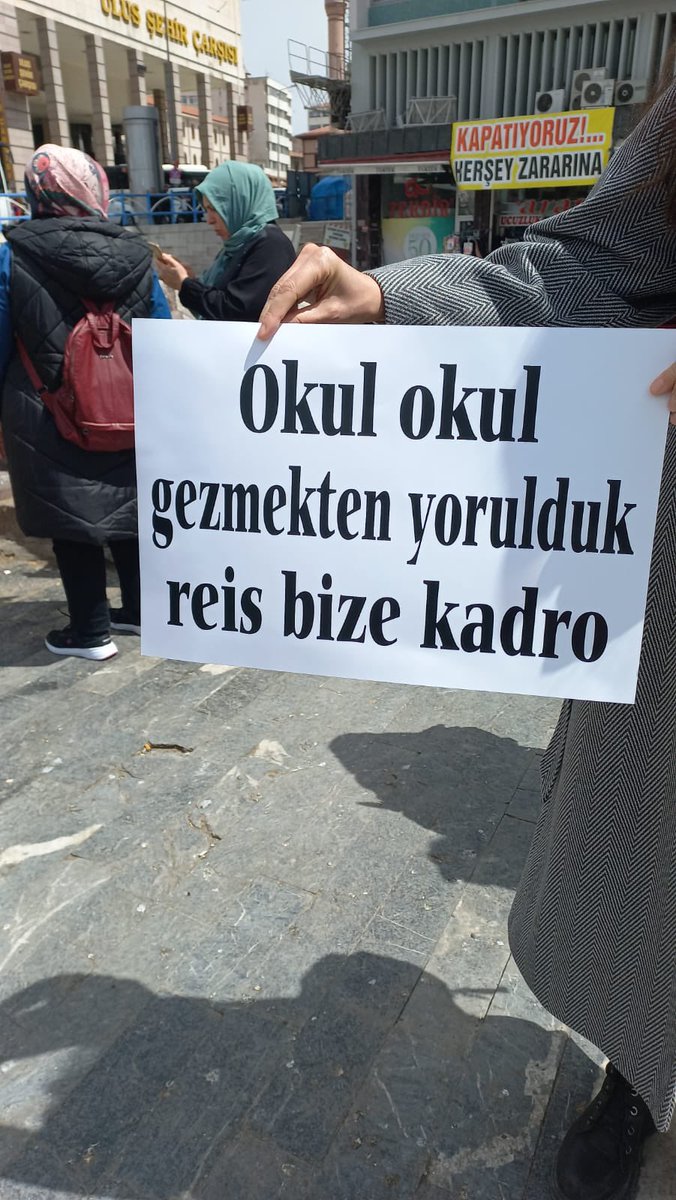 Mesleğimizi seviyoruz haklarımızı istiyoruz bu çalışma şartları bir eğitimciye yakışmıyor 

#ÜcretliUlusta20BinKadroNerede