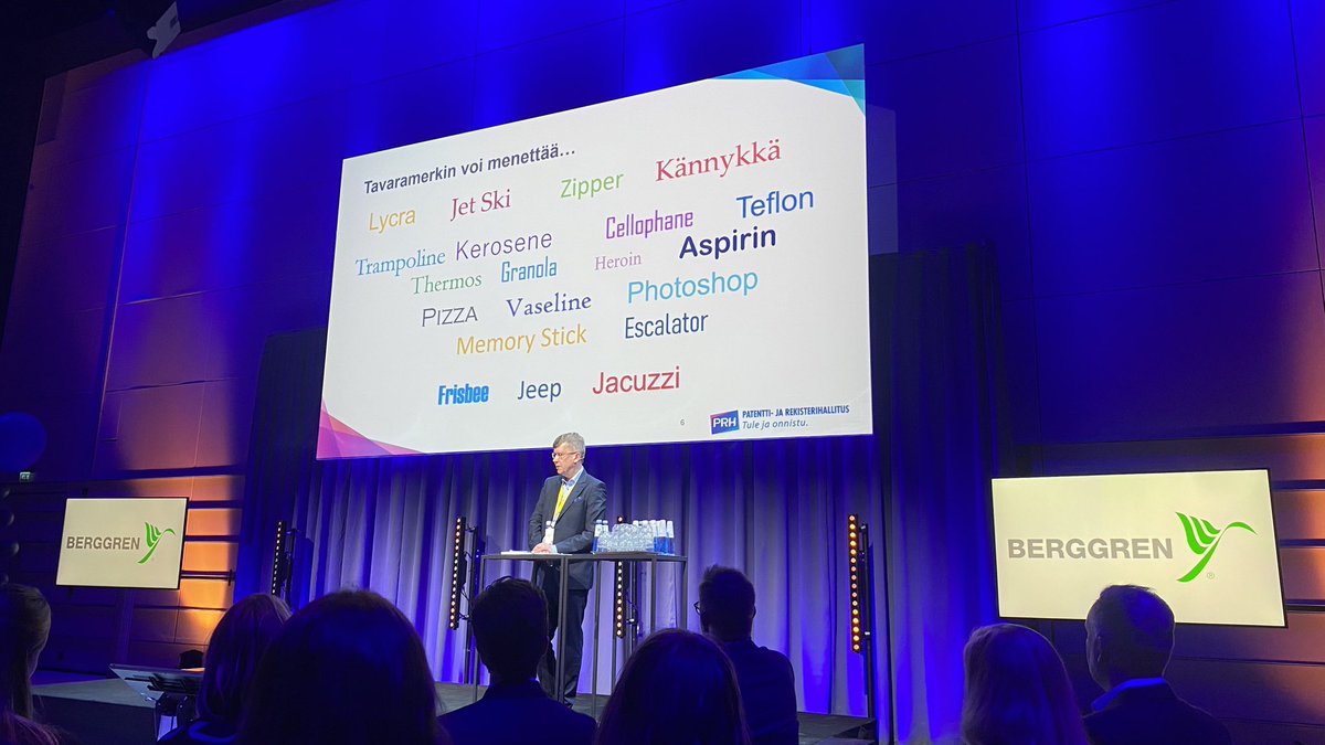 PaulaSailas's tweet photo. Mielenkiintoinen #suuribrändipäivä käynnissä Musiikkitalossa. @prh_fi Jorma Hanski muistuttaa tavaramerkin oikeasta käytöstä, ettei merkki vesity. @BerggrenGroup mukana tapahtumassa, skumpat osallistujille päivän päätteeksi 🥂 https://t.co/yDvuMeRu4Z