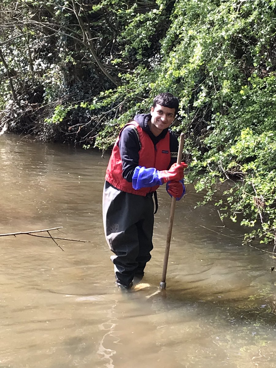 DuncanWestbury's tweet photo. A superb session today by @Holly_O_Roberts for our #EnvManSus students, on freshwater macro-invertebrates. We found pea mussels in Laugherne Brook! @WorcsWT @myworcester @Freshwaterhabs @peterbcase https://t.co/BVO5CGLmgc