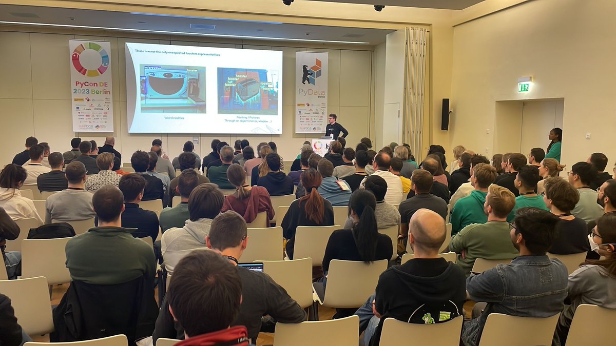 theodo_data_ai's tweet photo. 📢 {LIVE} C'est parti pour le talk d'@Arnault_Chaz , "Visualizing your computer vision data is not a luxury, it's a necessity: without it, your models are blind and so do you.” à @PyConDE  🤖

Pour s'inscrire👉https://t.co/YhUQ6MYdl2 #data #conference #python #pycondata #pyconde https://t.co/JhBl0pwyZ7