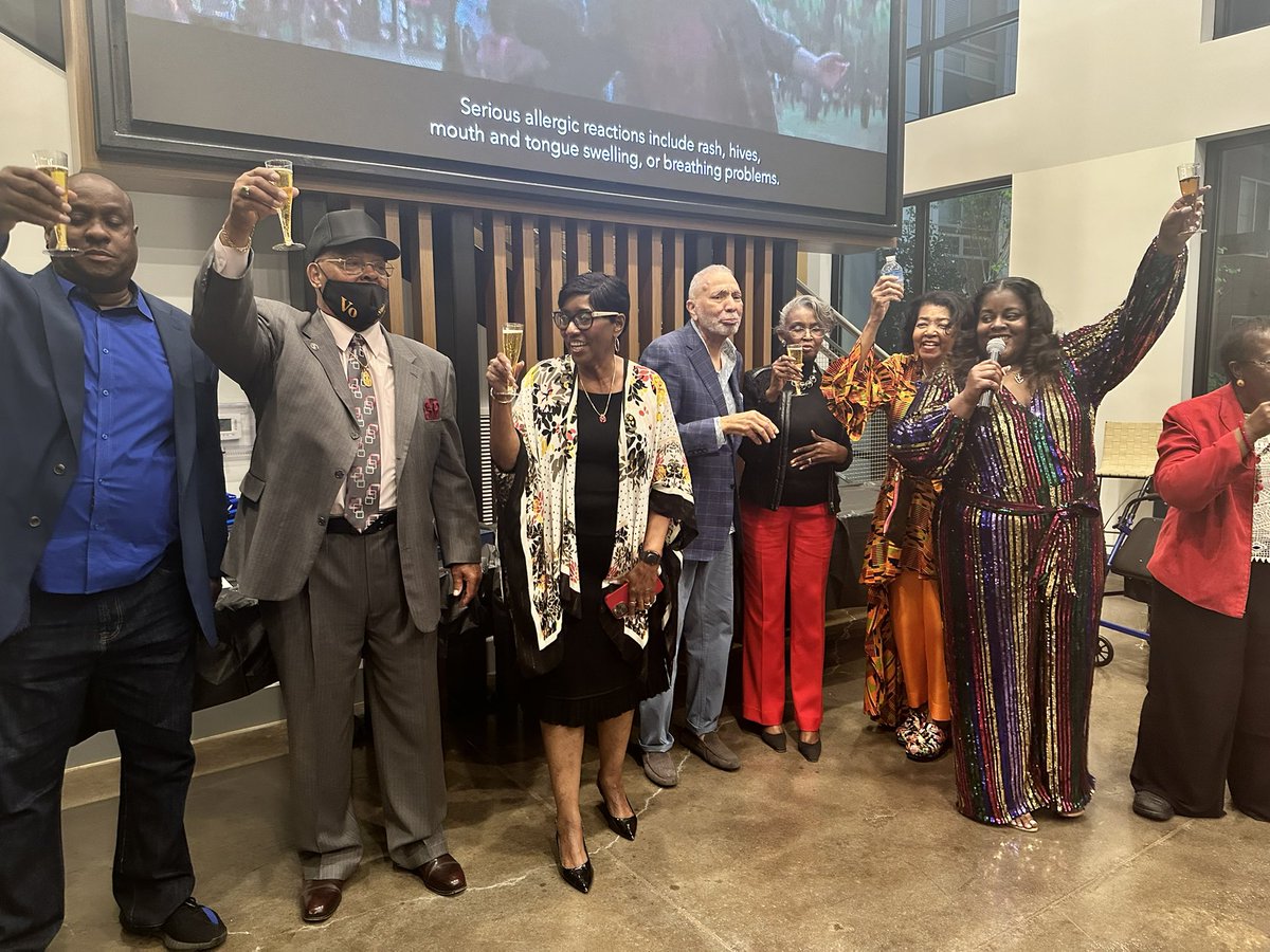 senatorsllfour's tweet photo. Good morning
Yesterday friends and colleagues from all around the DMV came out to Honor and Celebrate 🎉🎉 Ms Grace and Mr Kirby Lewis at #UnionHeights the Lewis family was presented honors from the Mayor a “Proclamation” and a “Resolution” from the City Council well deserved! https://t.co/KqvPG9t9b6