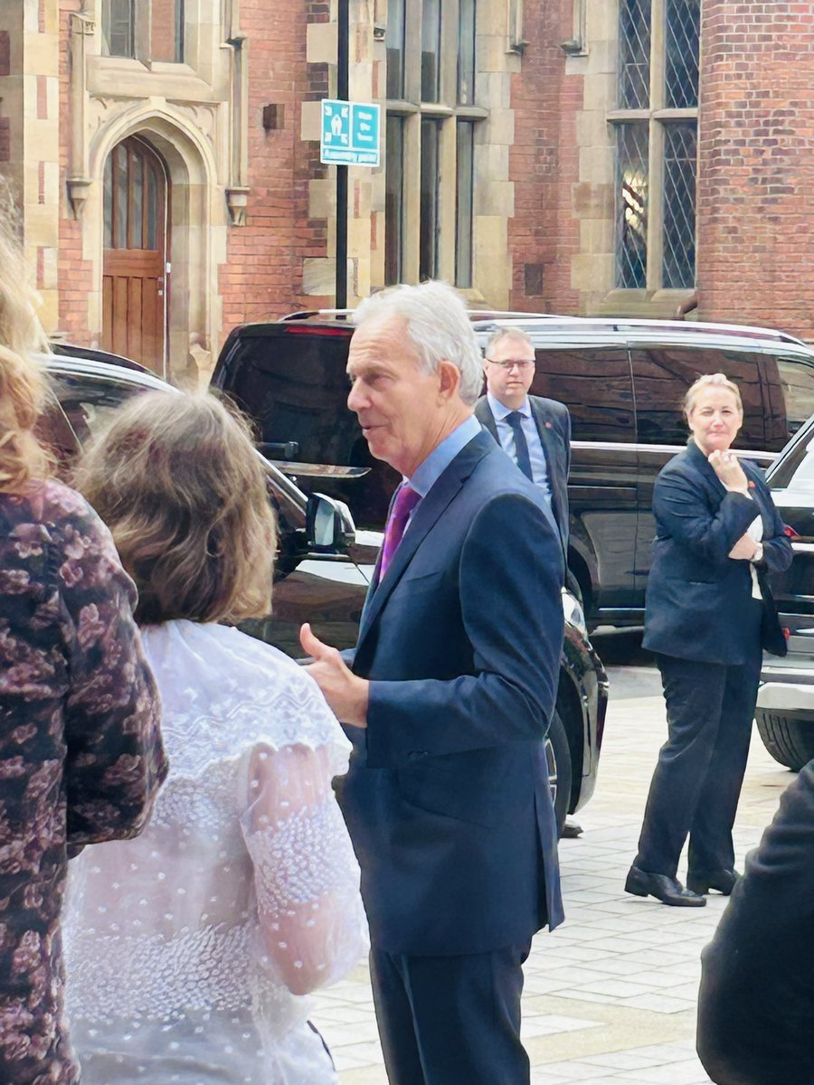 SistersIN_VCB's tweet photo. Inspirational leaders @politicsinacti1 engaging with our future @QUBelfast https://t.co/XIS115xZ0y
