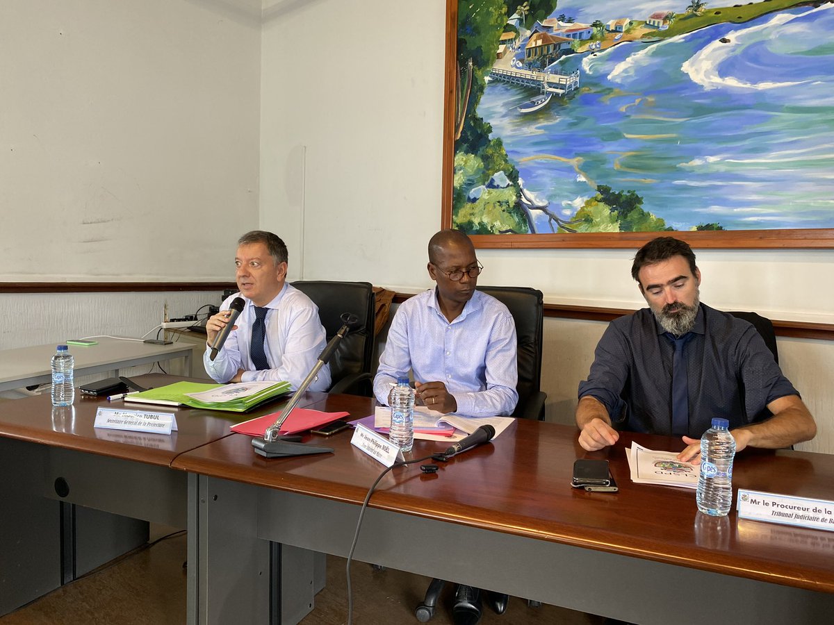 Prefet971's tweet photo. #CLSPD Les acteurs clés se mobilisent autour du CLSPD (Conseil local de la sécurité et de prévention de la délinquance🗣
📅Ce 14/04/23, le SG Maurice Tubul, a participé à une réunion importante organisée sous l'impulsion du Maire de #TroisRivières https://t.co/uqUEGWBefS