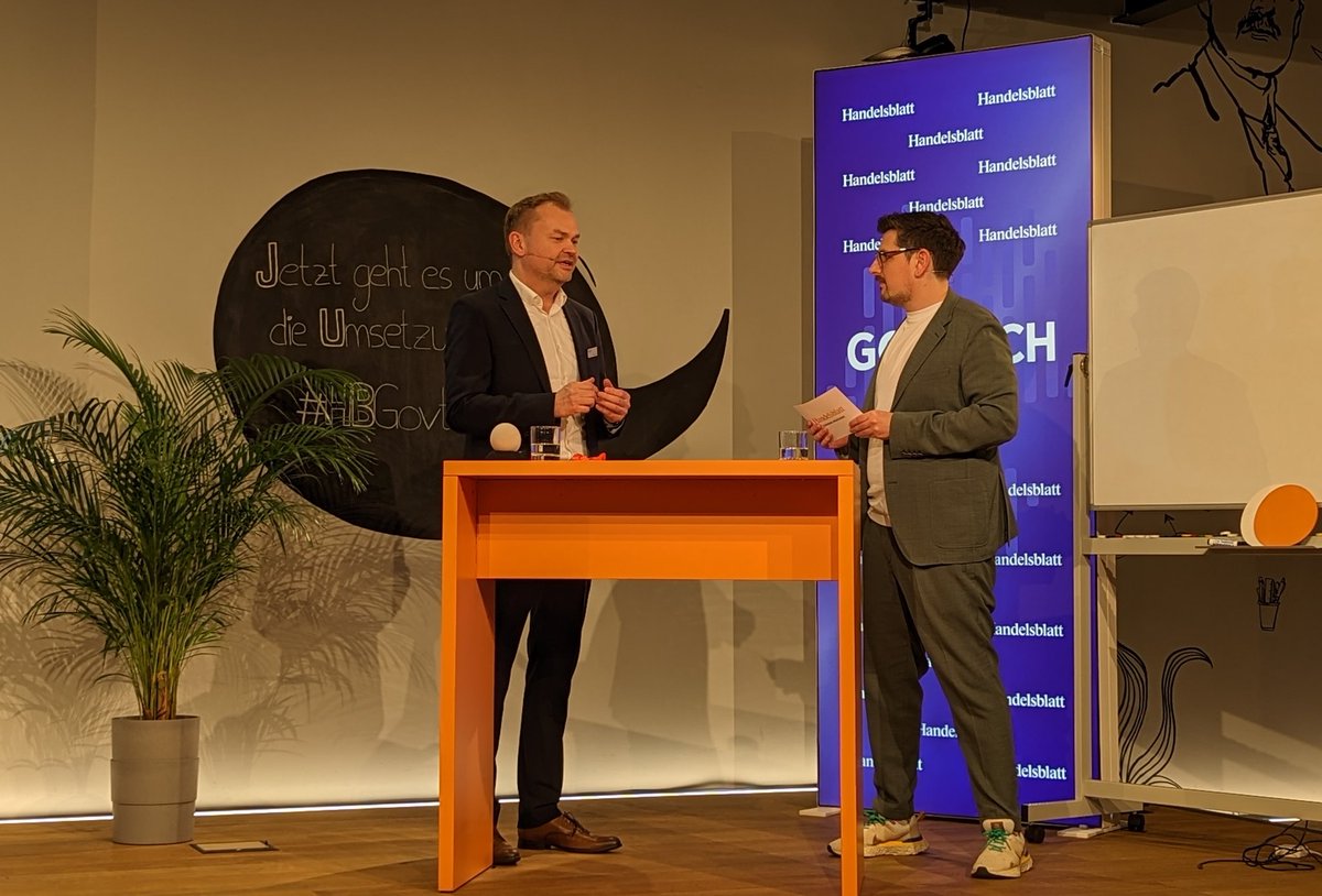 Jana (she/her) (@janajanze) on Twitter photo Jetzt geht's um die Umsetzung: @geowelz sagt beim <a href="/GovGipfel/">GovTech-Gipfel</a>, dass wir vor allem die Wahlfreiheit und Alternativen brauchen. Modernisierung, Innovation (auch von Prozessen) und mehr ein permanenter Dialog sind die Vorteile, die durch die Nutzung von Cloud entstehen. #HBGovTech Jetzt geht's um die Umsetzung: @geowelz sagt beim <a href="/GovGipfel/">GovTech-Gipfel</a>, dass wir vor allem die Wahlfreiheit und Alternativen brauchen. Modernisierung, Innovation (auch von Prozessen) und mehr ein permanenter Dialog sind die Vorteile, die durch die Nutzung von Cloud entstehen. #HBGovTech