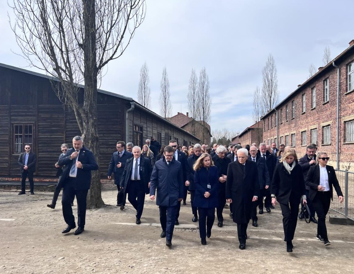 AuschwitzMuseum's tweet photo. President of Italy Sergio Mattarella is visiting the @AuschwitzMuseum today. He met two survivors from Italy &amp; a group of Italian youth. He laid a wreath by the Wall of Death to commemorate the victims .

Later he will take part in the March of the Living ceremony on #YomHaShoah. https://t.co/sQDNQrv9aa