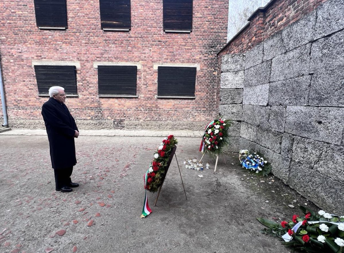 AuschwitzMuseum's tweet photo. President of Italy Sergio Mattarella is visiting the @AuschwitzMuseum today. He met two survivors from Italy &amp; a group of Italian youth. He laid a wreath by the Wall of Death to commemorate the victims .

Later he will take part in the March of the Living ceremony on #YomHaShoah. https://t.co/sQDNQrv9aa