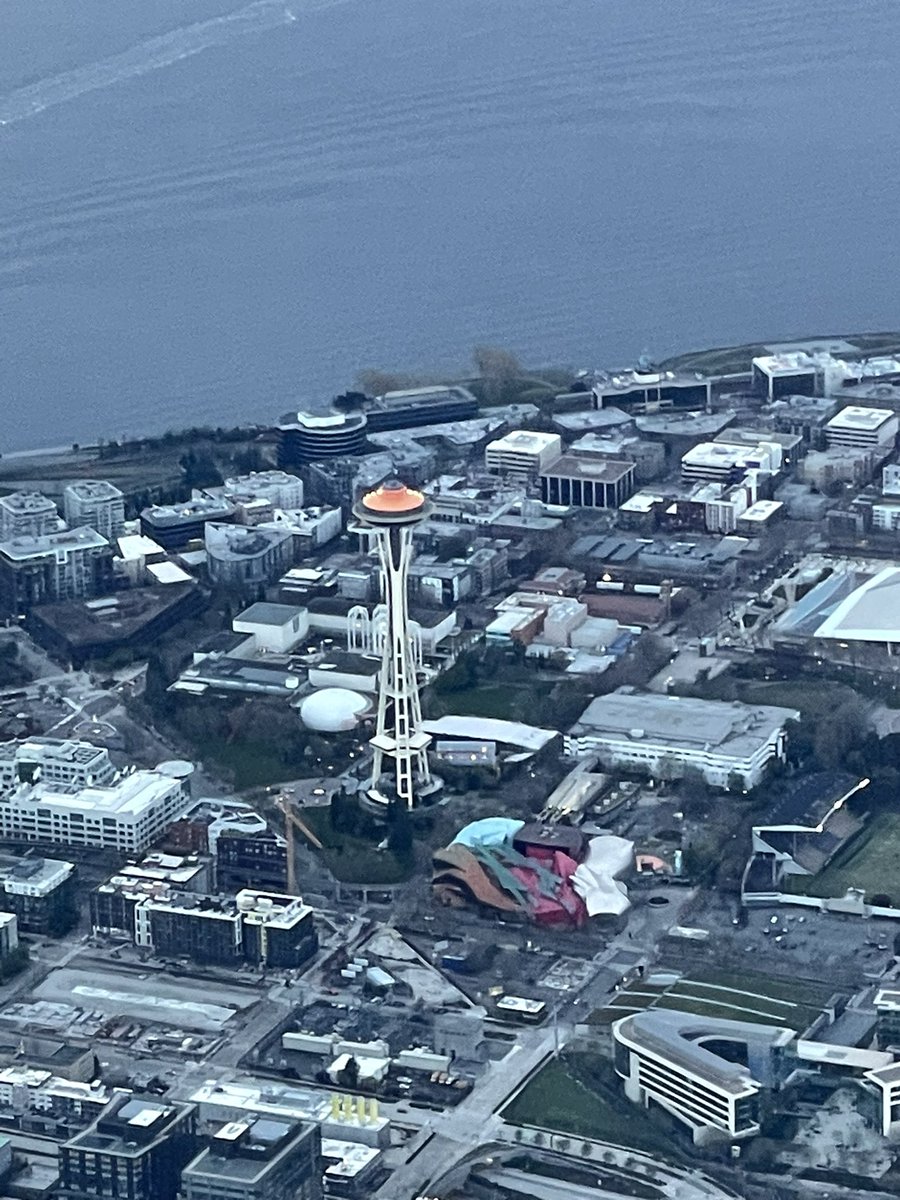 that_API_guy's tweet image. Was beautiful entering into #Seattle ! ☀️🗻☁️

What a great way to start #MVPSummit