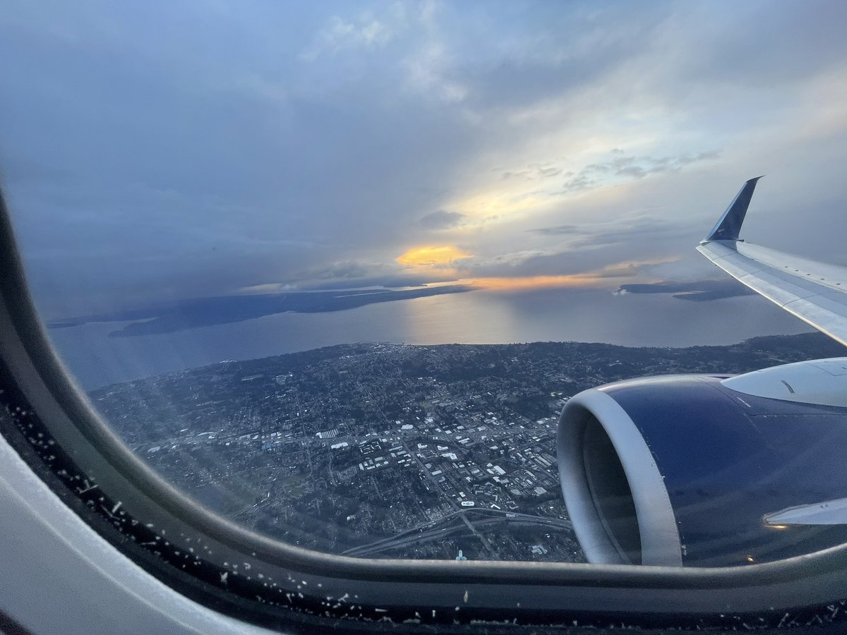 that_API_guy's tweet image. Was beautiful entering into #Seattle ! ☀️🗻☁️

What a great way to start #MVPSummit
