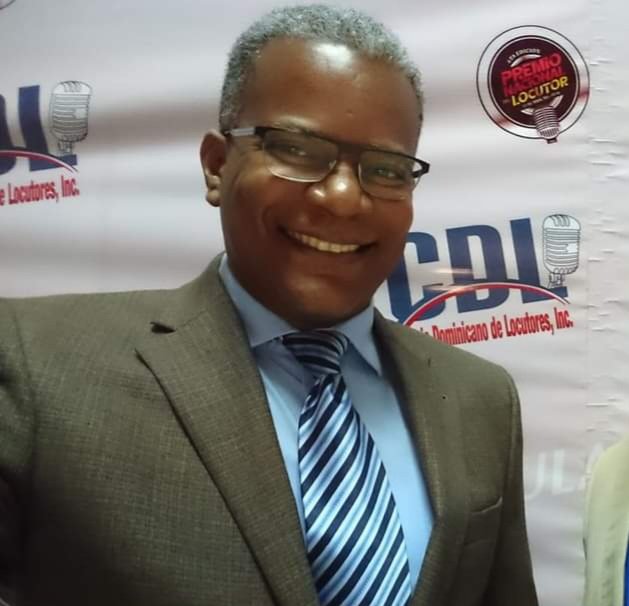 Yo soy miembro del Colegio Dominicano de Locutores, C.D.L., ex presidente, mis felicitaciones por ser indispensables para fortalecer la democracia,  el derecho de expresion,  no se detengan en su roll, con humildad y respeto a la dignidad de los oyentes.  FELICITACIONES LOCUTORES