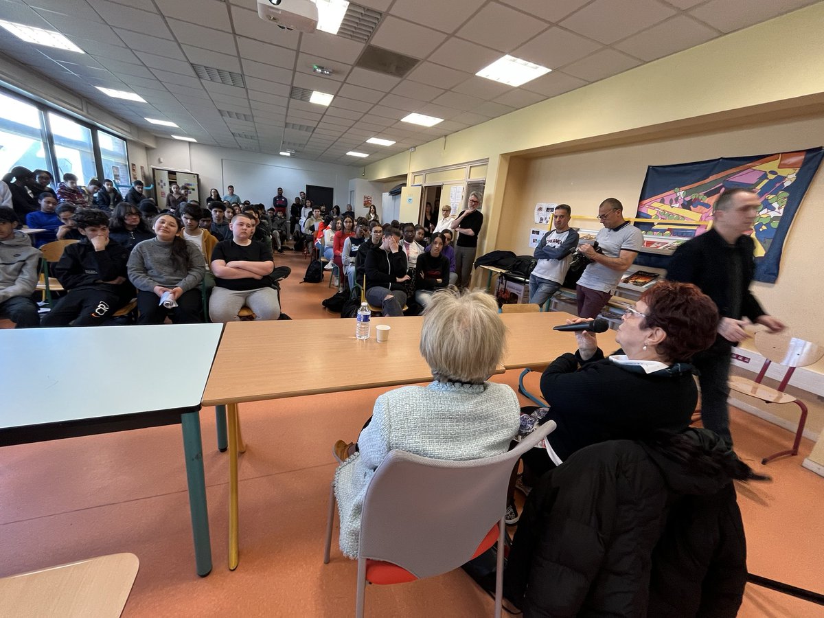 CollegeGSand's tweet photo. [Mémoire] Les #élèves de 3e du @CollegeGSand ont eu l’immense plaisir de recevoir Mme Clara Goldfarb, survivante du #ghetto de Skalat, accompagnée de Mme Durel, secrétaire départementale de l’#AFMD. Un moment riche et une personnalité forte au service du devoir de mémoire https://t.co/DHJNd65i62