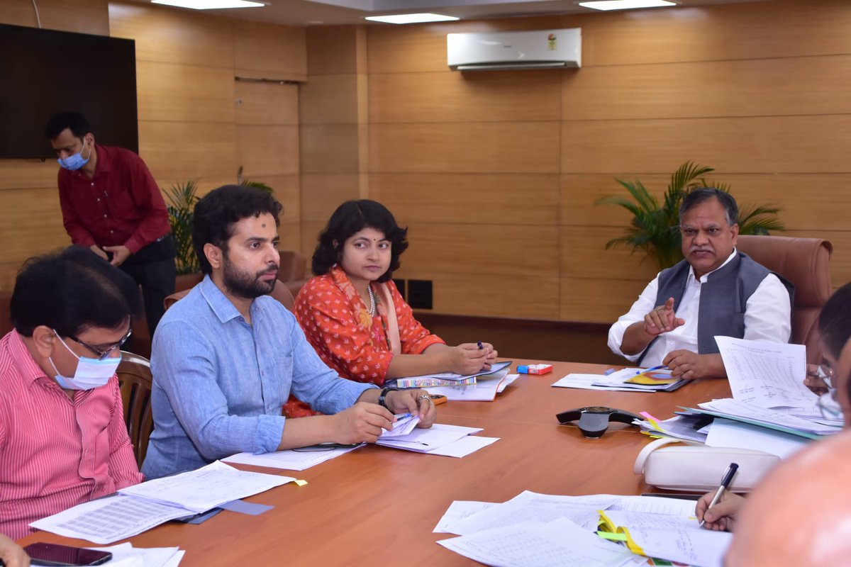 Manojkmr_singh's tweet photo. आज विभागीय अधिकारियों की उपस्थिति में वर्ष 2023-2024 हेतु वित्तमान निर्धारण/अनुमोदन के संबंध में राज्य स्तरीय तकनीकी समिति (SLTC) की बैठक में महत्वपूर्ण बिंदुओ पर चर्चा कर जरूरी दिशा-निर्देश दिए

#UttarPradesh https://t.co/lneVHFKANd