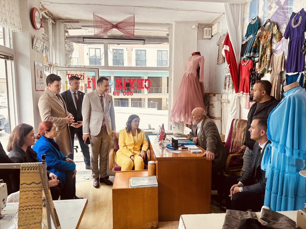 arzuerdemtc's tweet photo. 📍Beylikdüzü 

Mv Adaylarımız Özge Tekoğulları, Mustafa Alp, Hakan Topsakal, Mehmet Galip Dere,Enes Yılmaz, İlçe Bşk Nurcan Tezer,Güngören Ocak Bşk M.Enes Mar kardeşlerim ve Yönetimimizle Şırnak’ta şehit olan Sultan Kan kardeşimizin ailesine taziye ziyaretinde bulunduk. #MHP https://t.co/FUJuphzfon