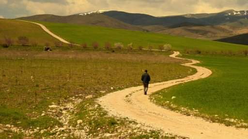 “Vefatından sonra insanların seni ne kadar çabuk unutacağını bilseydin, bütün hayatını başkalarını memnun etmek için harcamazdın.”

(Brothers, 2009)