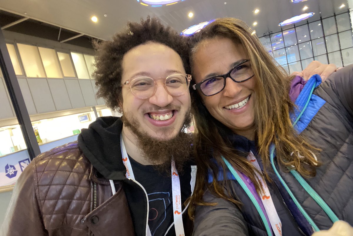 SWDevAngel's tweet photo. #KubeCon hasn’t started until the first #KCSelfie! Usually it’s @GARY805 @kivashch @a_bacarro or @kamcmahon but this time @stephenaugustus shares the honorary 📸!
And so it begins! 🥳💖😍 https://t.co/XDz9CQHG1w