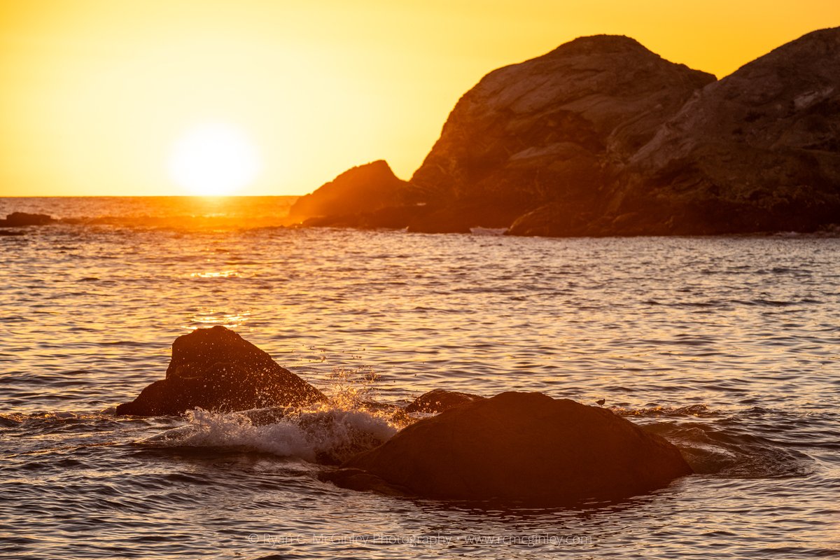 The setting sun over Little Harbor made for a beautiful end to a nice day of hiking the #transcatalinatrail #catalinaisland