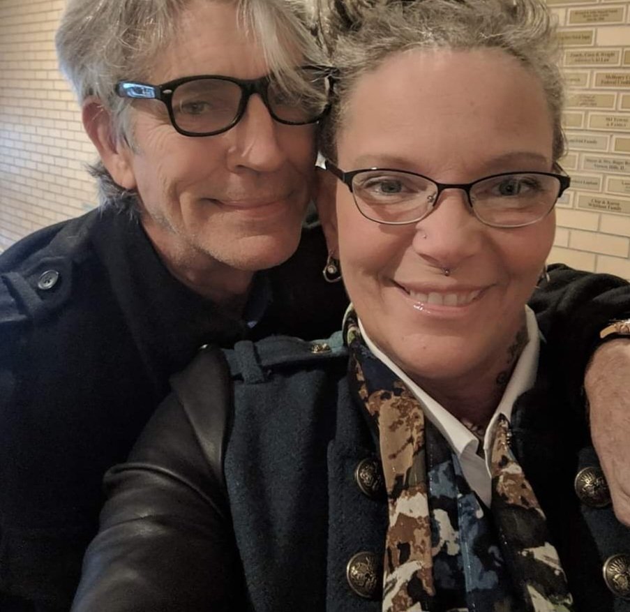 HAPPY BIRTHDAY TO ONE OF THE NICEST PEOPLE I HAVE HAD THE PLEASURE TO MEET .. @EricRoberts .. YOU ARE A AMAZING PERSON AND YOU DESERVE THE BEST DAY EVER . MUCH ❤️ AND ✌️. THIS WAS THE NIGHT EVER . @MomElizaRoberts @istevepemberton @ChanceMovie