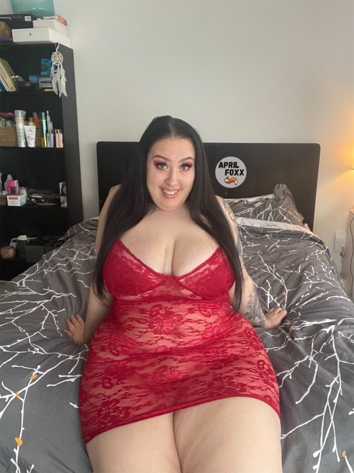 kiss me, cuddle me or fuck me? https://t.co/TNUA1gJt8j