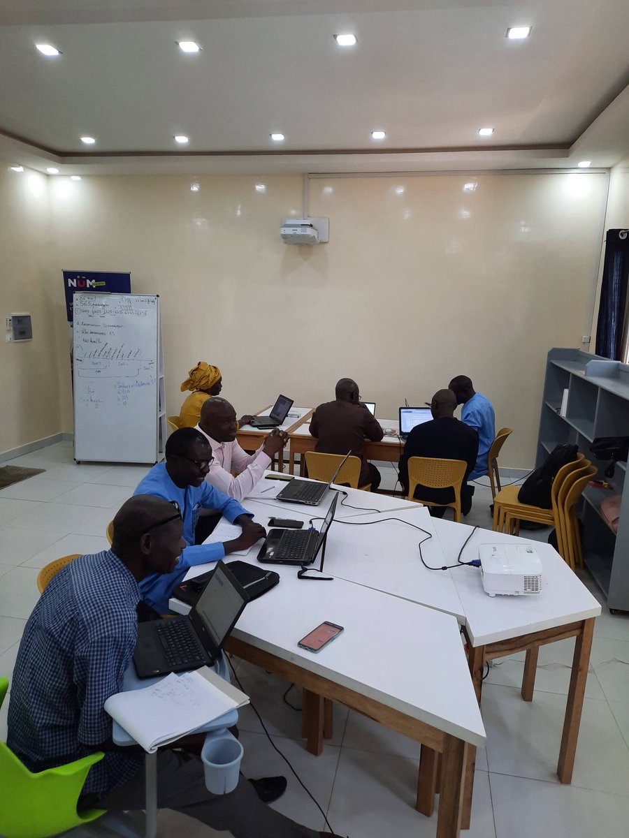 rheinandco's tweet photo. Aujourd'hui nous relisons 1500 questions en #PC #math et #svt pour que les élèves sénégalais des classes de troisième évaluent s'ils ont les prérequis pour réussir en seconde. La plateforme sera bientôt en ligne par le @221men et @UNESCO_Dakar #scenari #senprof @ScenariKelis 👍 https://t.co/5X2PKxVwN5