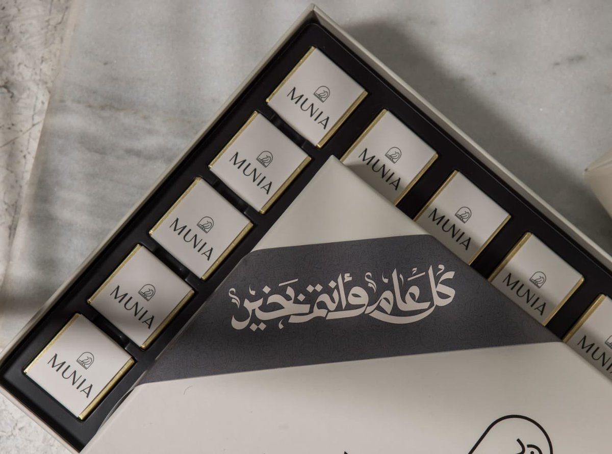 kaa_3k's tweet photo. وشوف معي قمة الاناقة .. 
بوكس مونيا الفاخر 
عبارة عن قطع شوكلاتة فاخرة أعدنا تعريف الشوكولاتة المغلفة و قدمناها بمذاق لذيذ و غير معتاد لتسعد يومك و تجعلك فخورا أمام ضيوفك. الكمية
السعر فقط 95 ريال 

https://t.co/BmQd8AWYSYمونيا-انتيك https://t.co/kIlyMLU4mw