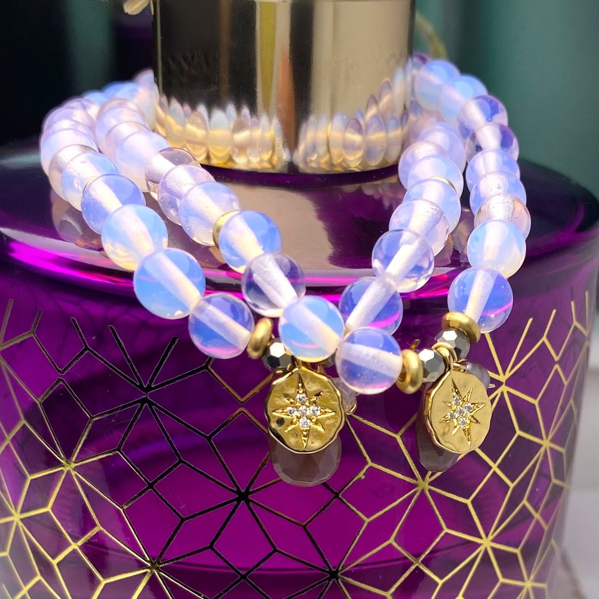 BellaVea's tweet photo. Something New! 💗🧜🏻‍♀️✨ #handmadebracelet #oneofakind #handmade  https://t.co/DUcOSdwilM https://t.co/e7IiGkW8k9