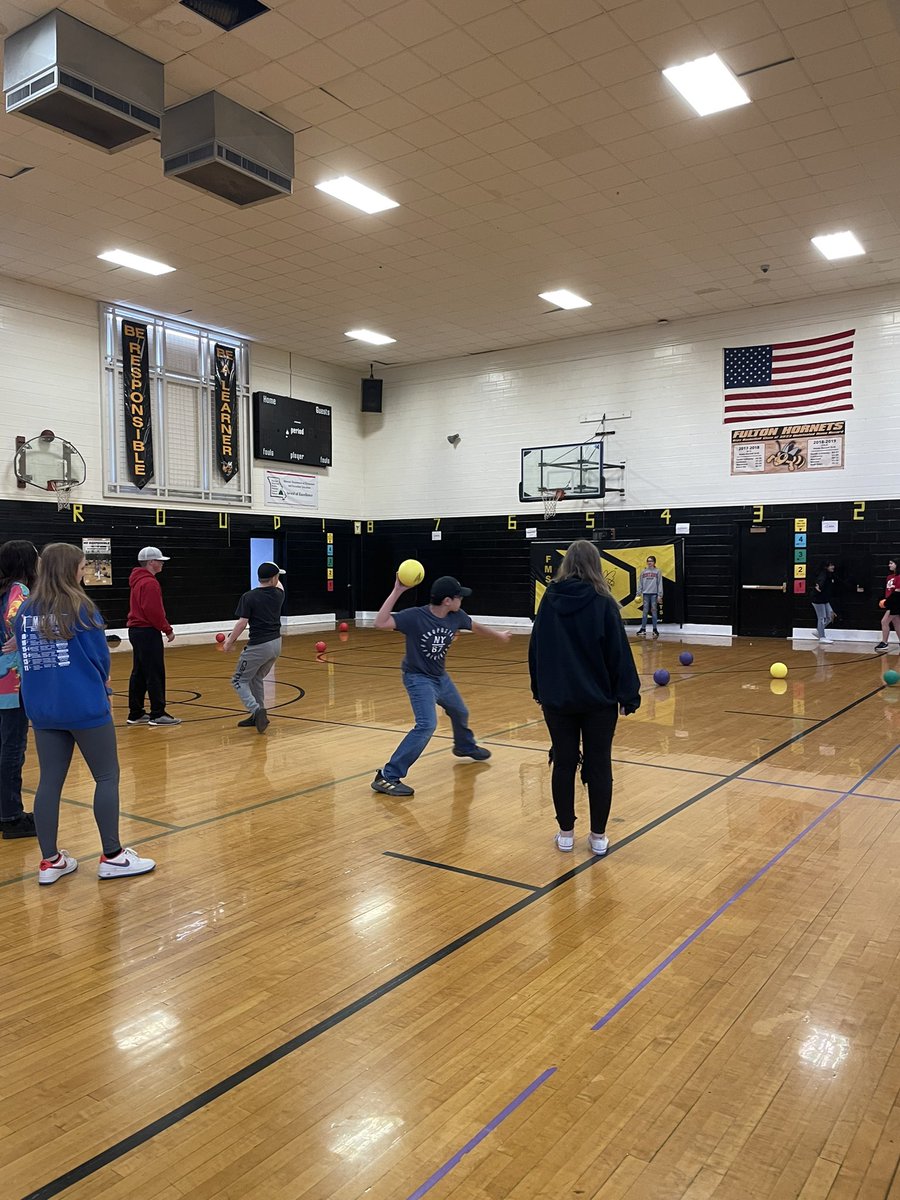 ChelseaJacobs23's tweet photo. A little dodgeball competition to start the day! #fmsteach https://t.co/0pOP2Zx1Qp