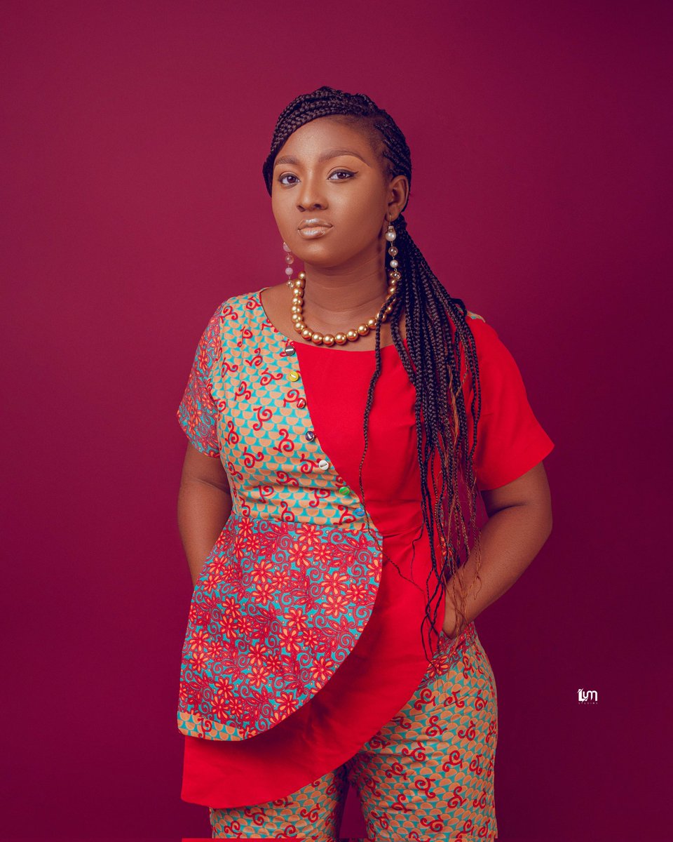Vickzwinnerz's tweet photo. My name is Victoria, and I'm a student of OAU. I'm a fashion designer and I sew beautifully well. I'm not such that disappoints. Location is Ile-Ife. https://t.co/2pXTaBXSW5