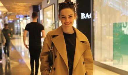 📰| Yağmur foi vista em um shopping e disse aos repórteres que está em negociação para uma nova série “Não posso dar detalhes porque ainda estamos em negociação. Quando tudo ficar claro, compartilharei os detalhes com você”

#YağmurTanrısevsin