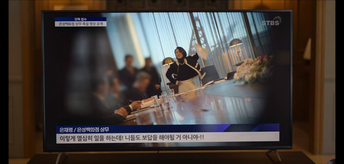 Dr_MoAaa's tweet photo. 김새벽 배우님 나한테는 벌새 한문 선생님 이미지가 또렷한데 이번에 퀸메이커 1화 시작부터 아주 강렬한 인상을 주심,, https://t.co/IhAlZo48n4