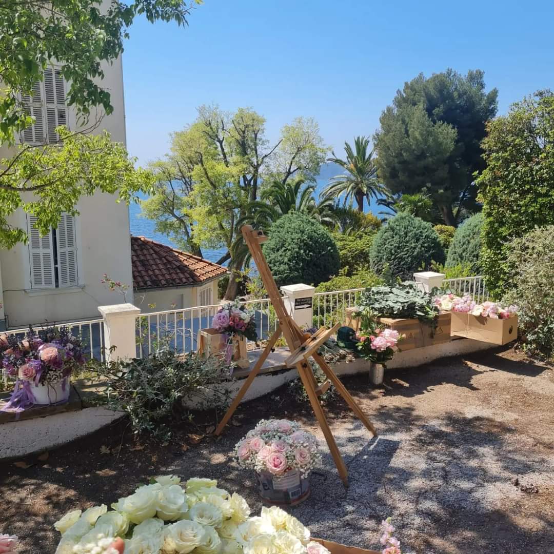 LilieSegato's tweet photo. Mariage de J&amp;L 14/05/22
En collaboration avec manue.marino

Cérémonie laïque et réception dans un lieu exceptionnel, vue mer @residenceducapbrun 
@gaudefroyreceptions 

#mariageprovence  #ceremonielaique #weddingflowers 
#bridalbouquet #arborflowers 
#southoffrance #frenchriviera https://t.co/FQWYxKk1YC