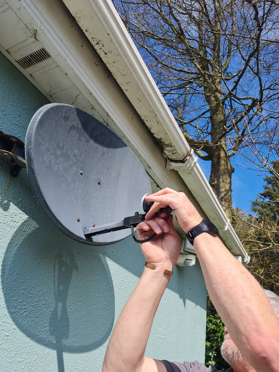 jasonmacfarland's tweet photo. Quick service call, getting #saorview & #freesat back up and running for a now very happy customer #servicecall #jmcsats https://t.co/oIJ08YWr91