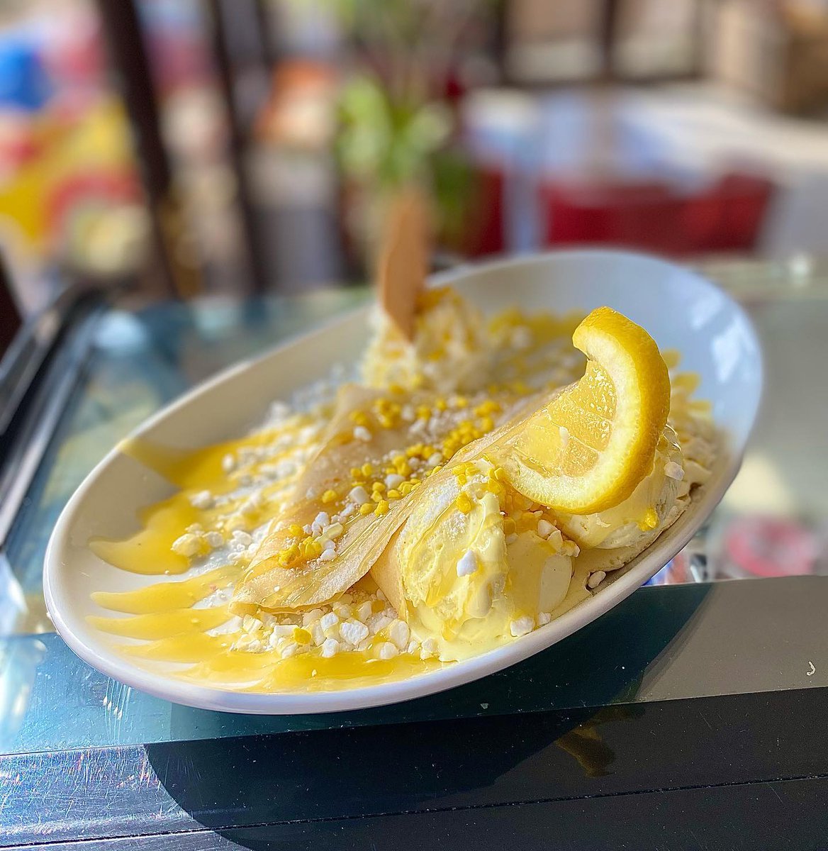 🔥DESSERT OF THE WEEK : CREPES

FEATURING OUR LATEST RELEASE:

🍋THE REFRESHER CREPE/WAFFLE🍋
Includes:
🍦Lemon Cheesecake ice cream
🍋NEW Lemon Curd sauce
🍦Lemon sprinkles
🍋Meringue Pieces
🍦Whipped cream
🍋Wafers
📍available at our Blyton parlour near Gainsborough