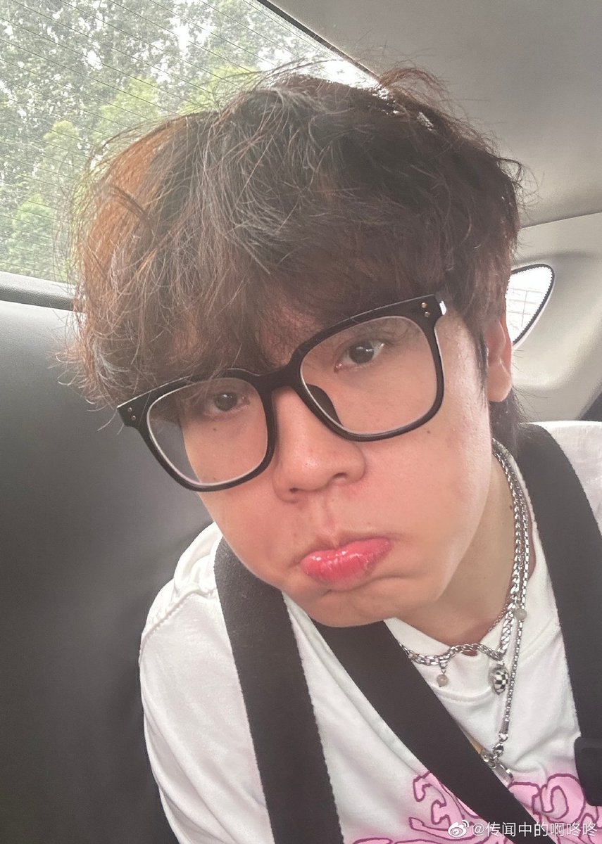 weiboidv_fans's tweet photo. Ah Dong Dong update 🥰

Photos of DongDong in Chengdu 🤍

#AhDongDong #Add #啊咚咚 #AngelDD https://t.co/GqJ8LOBh73