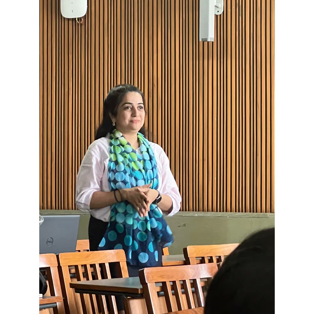 AMSOM_Ahmedabad's tweet photo. For the Beyond the Books Talk, Professor @kunalbasu100 shared his perspective of the world with an enthusiastic audience inclusive of students and faculty at @AhdUniv. The conversation also inculcated his experience with the cross-section of #Marketing and #literature.
#AMSOM https://t.co/WbUMD4AOIb