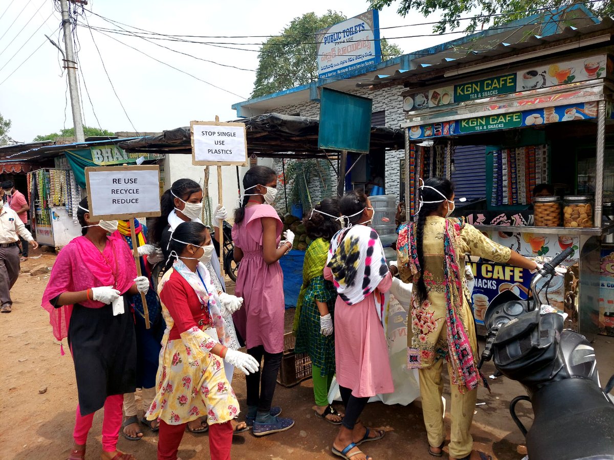 CEEahmedabad's tweet image. A #CleanupDrive at the bus stop in #Kagaznagar, #Telangana was recently organised with @SocialSparsh @SparshSF, a CSR initiative of @JKPaperIndia &amp;amp; @sirpurpaper with #CEEIndia. #youth were encouraged to manage #DryWaste &amp;amp; #PlasticWaste &amp;amp; were sensitized about #SourceSegregation.