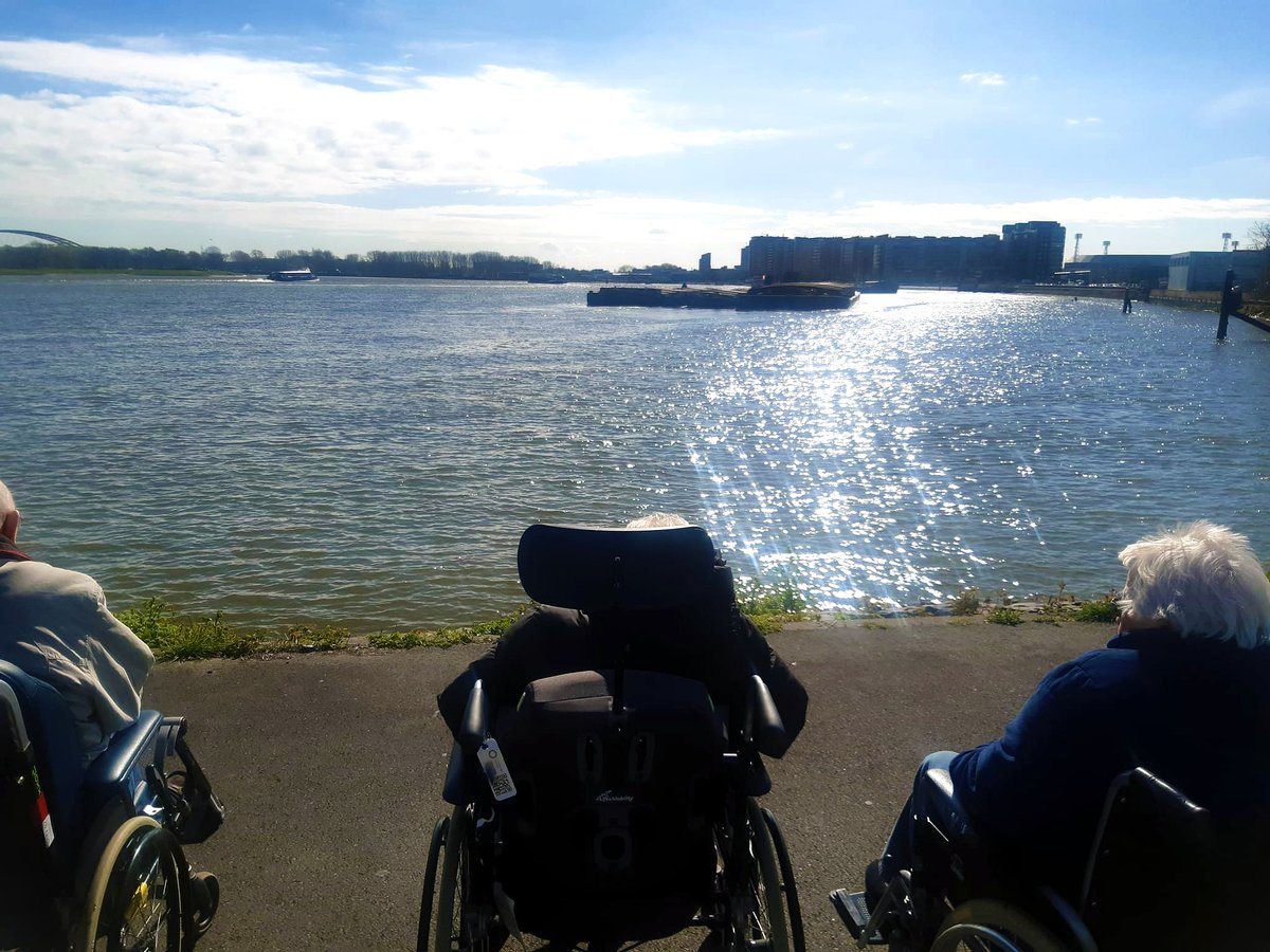 Humanitas_Rtd's tweet photo. Kom helpen op de ‘Humanitasplek’ met het mooiste uitzicht! https://t.co/uFE7mOn5gU

#rotterdam #rotterdamzuid #feijenoord #steenplaat #persoonshaven #ons010 #uitzicht #helpen #vrijwilligers #vrijwilligerswerk https://t.co/29HzDRpaJq