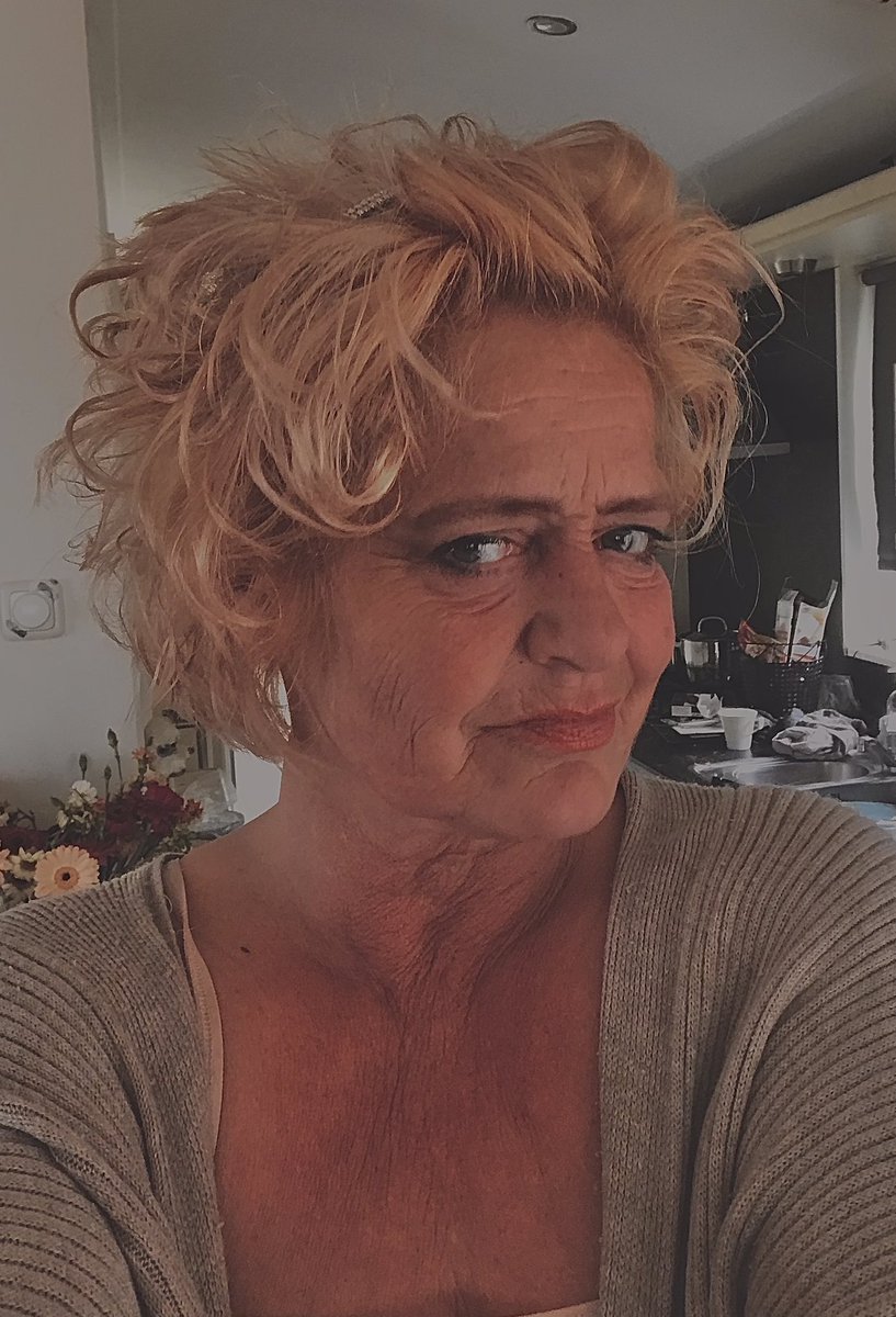 hackervank's tweet image. KLAAR MET WIT BLOND HAAR 😂👍