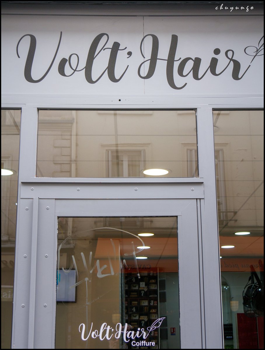 clodofclay's tweet image. Les salons de coiffure adorent les jeux de mots ! 
N'est-ce pas ? J'en ai pas mal. #devanture #storefront