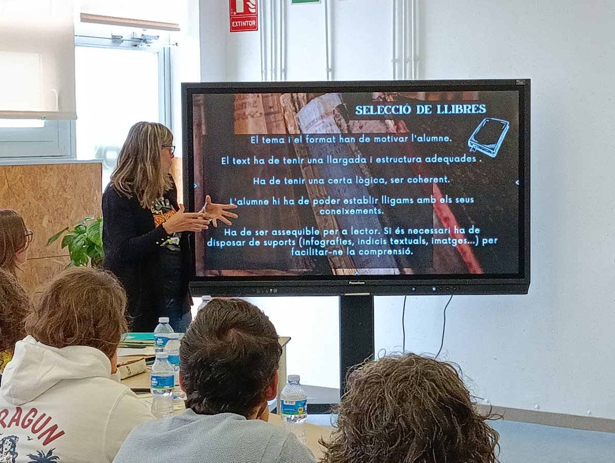 La Laura F. De la <a href="/BiblioWagner/">BiblioWagner</a> ens explica el treball de lectura en veu alta que fan al centre i que han millorat amb el JS a l'IC3 di Modena. #CETE #erasmusCETE #MCpuntedu <a href="/EplusCatEdu/">Unitat Programes Internacionals Catalunya</a>