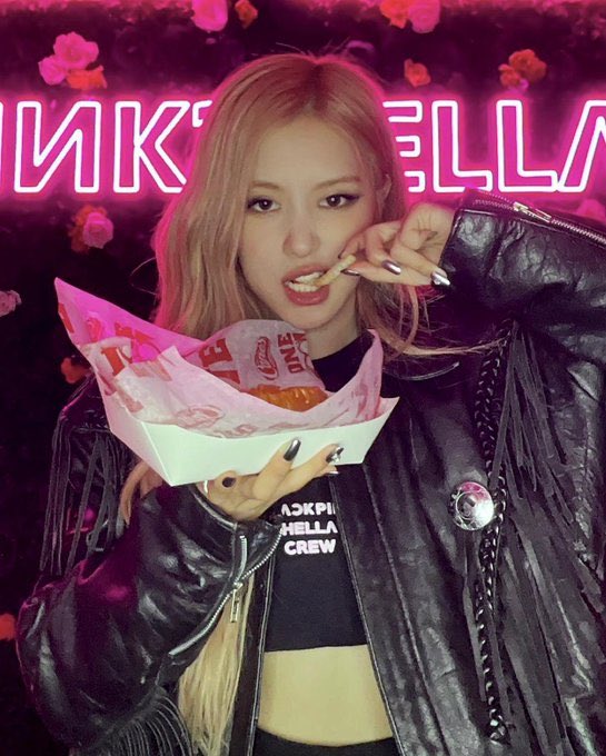 _youimma's tweet photo. 너무 좋음🖤🖤🖤 #로제 #ROSÉ https://t.co/bxkXuO77Kx