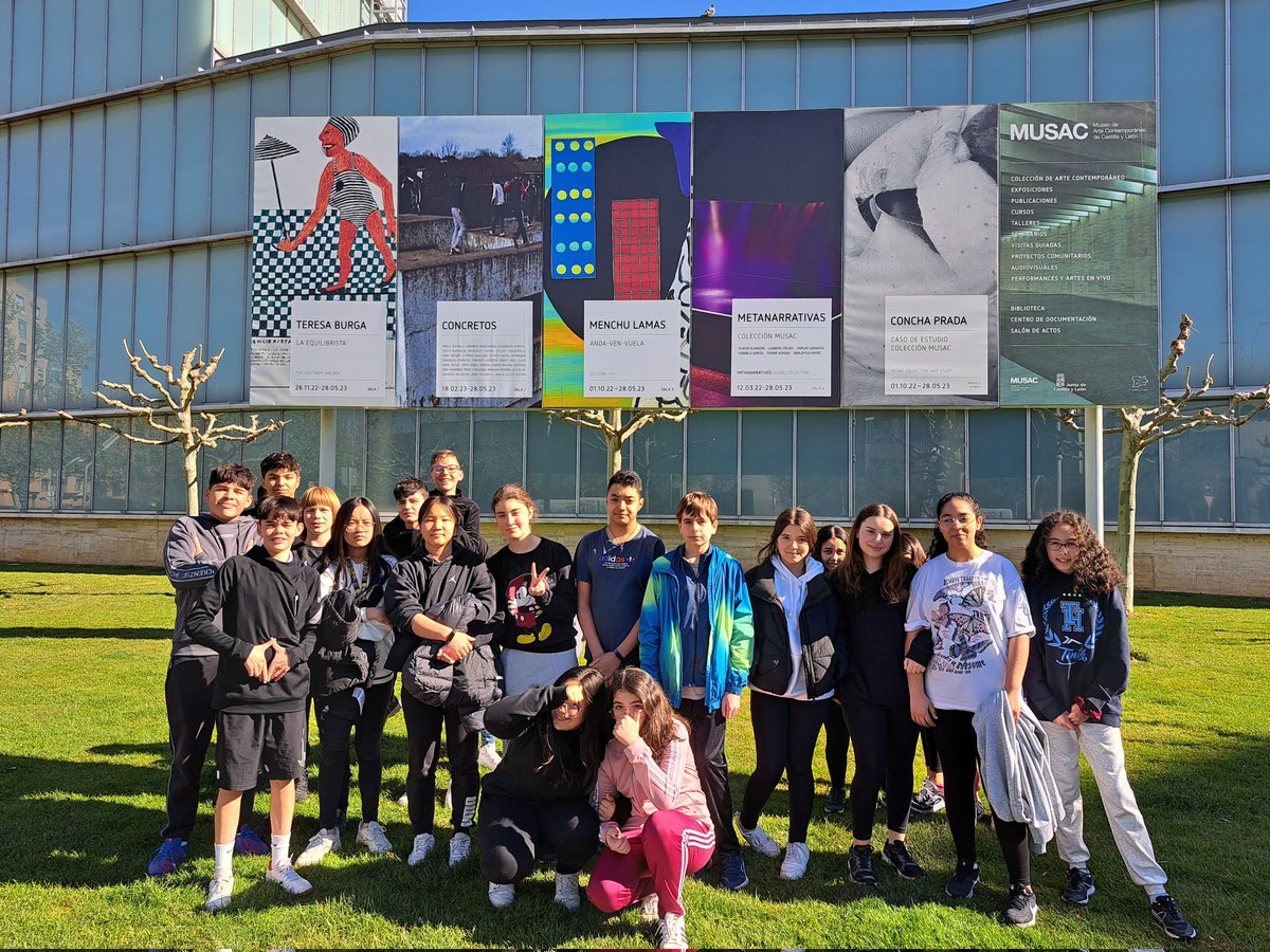 MusicaTransi's tweet photo. Mañana artística con los alumnos de 2°V del @musacmuseo .Venimos preparados tras nuestros autorretratos en formato perforando
#convivirvivircon https://t.co/tMzxSlNAZ7