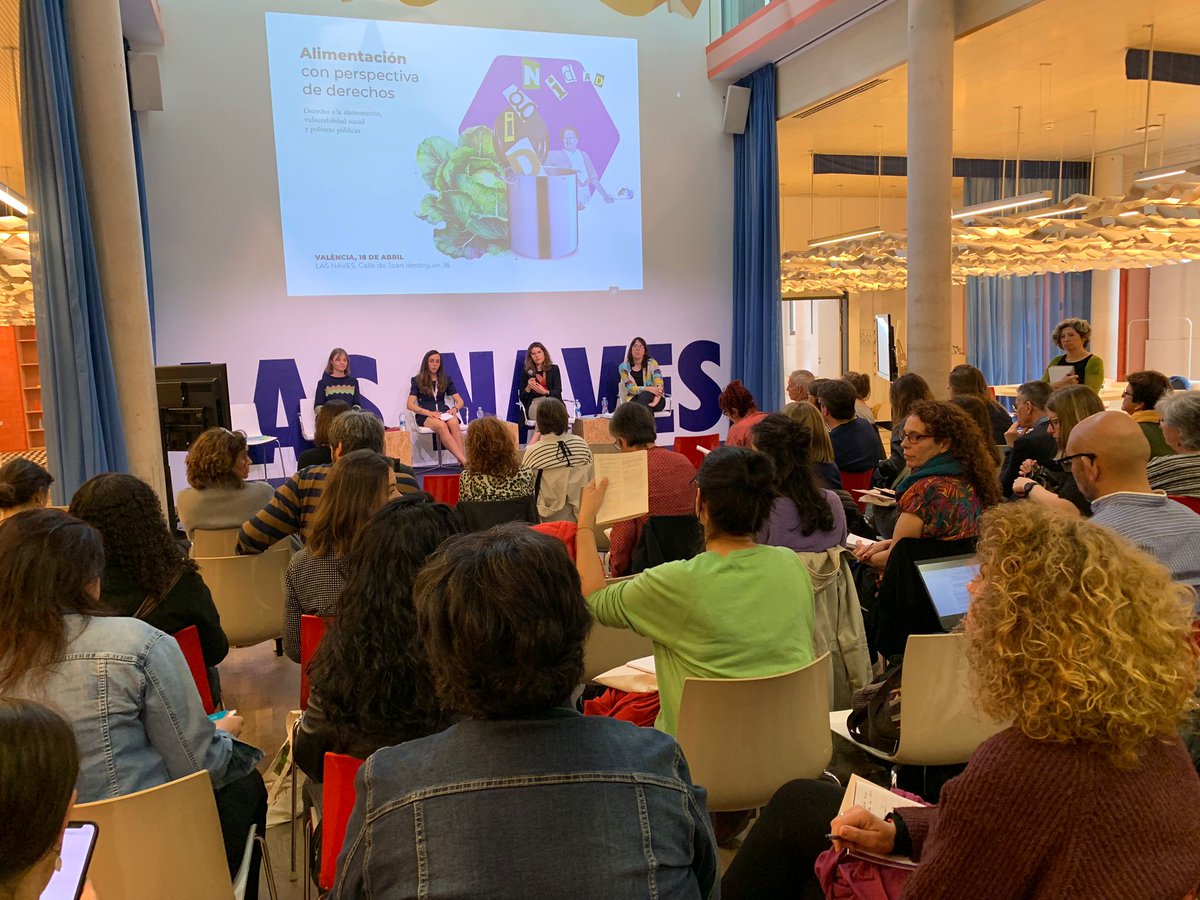 vlcinnovation's tweet photo. ALIMENTACIÓ 🍏 Se està celebrant a #LasNaves el seminari "Alimentació amb perspectiva de drets", on s’analitza si s’està treballant en la direcció adequada per a garantir que totes les persones poden alimentar-se de la manera més sana i sostenible possible.
#DretAlimentació https://t.co/8hN6k6eFKy