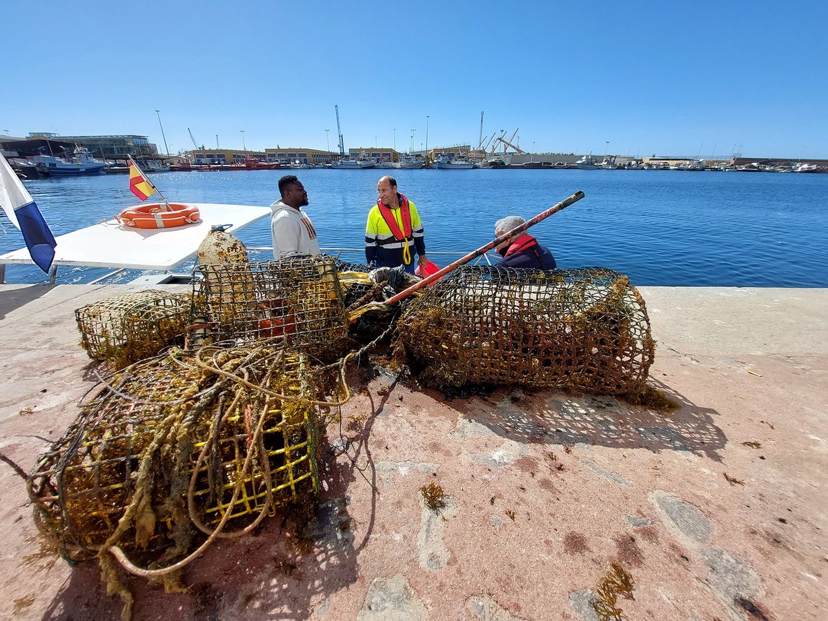 Reportamos con éxito que hemos llevado a cabo de la mano del <a href="/puertodealmeria/">Puerto de Almería</a>  una limpieza del fondo marino de la dársena pesquera en colaboración con <a href="/BUCEOLASNEGRAS/">Buceo Las Negras</a> .
Conoce más sobre la iniciativa en nuestra web:
oppalmeria.com/2023/03/por-un…