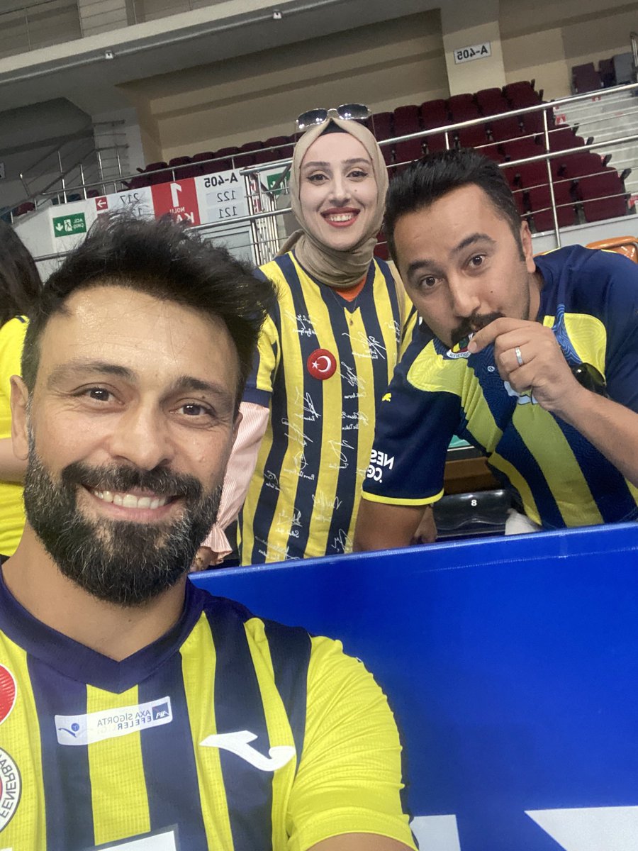 💛💙 @FBvoleybol bugün kalbimiz ruhumuz her zaman olduğu gibi sizinle 
O Kupa 🏆 bizim olacak 🙏💛💙
@vahitemresavas7 
@izzetunver 
@HASANYESILBUDAK