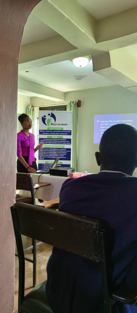 YfcUganda's tweet photo. Protect your privacy with a data detox!
Take control of your digital presence by regularly reviewing your privacy settings & limiting data sharing.
Thrilled to be part of the first cohort of the @RwiziN training of trainers for #CSO actors with the
#DataDetox kit.
@Info_Activism https://t.co/xBZjjz9OXm