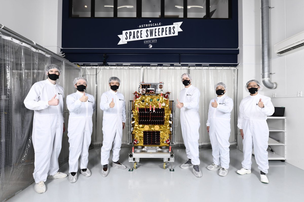 HarwellCampus's tweet photo. Our latest blog post is live (!) &amp; we're shining the light on @Astroscale_UK 🛰️

With over 9k orbiting satellites, of which around 7k are operational, working to power our daily lives from space, Astroscale are #innovating to #cleanupspace. 

https://t.co/LVWFNNopX7

#spacedebris https://t.co/hkierX3Ddf