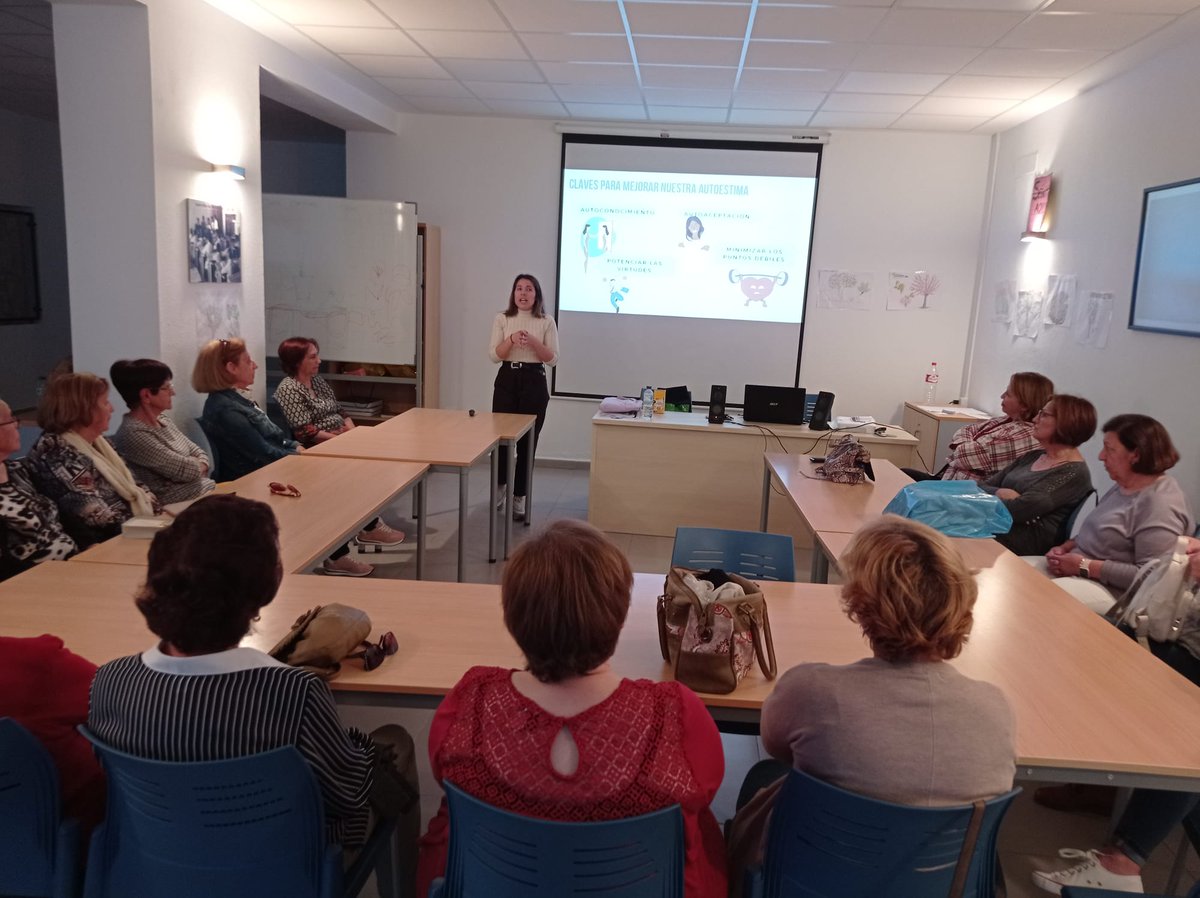 LauraRamos001's tweet photo. #Saviex continúa su intensa actividad contra la #ViolenciaDeGenero  en mujeres y niñas con discapacidad en #Extremadura , realizando numerosas actividades en todos los ámbitos.
https://t.co/rdr8xuSQaT https://t.co/lzLVd2C5pq