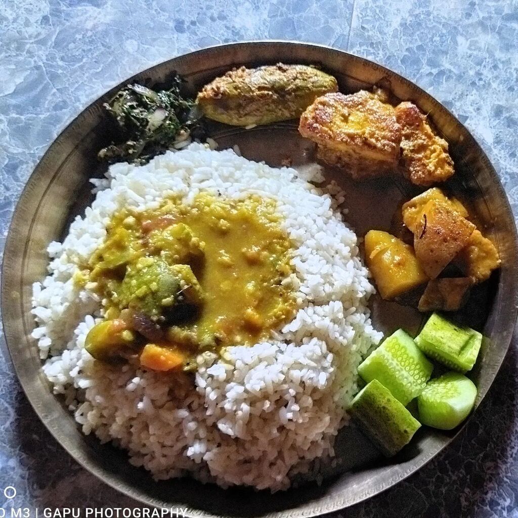 Today's lunch plate.

#FoodieOdia #OdiaFood #therawtextures #feedfeed #nomnom24x7 #nomnomnom #foodiesofbhubaneswar #bangalorefood #bengalifood #northindianfood #delhifood #chennaifood #mumbaifoodie #instafoodie #foodiesofindia #platinggoals #walkwithindia #nonvegetarian #bre…