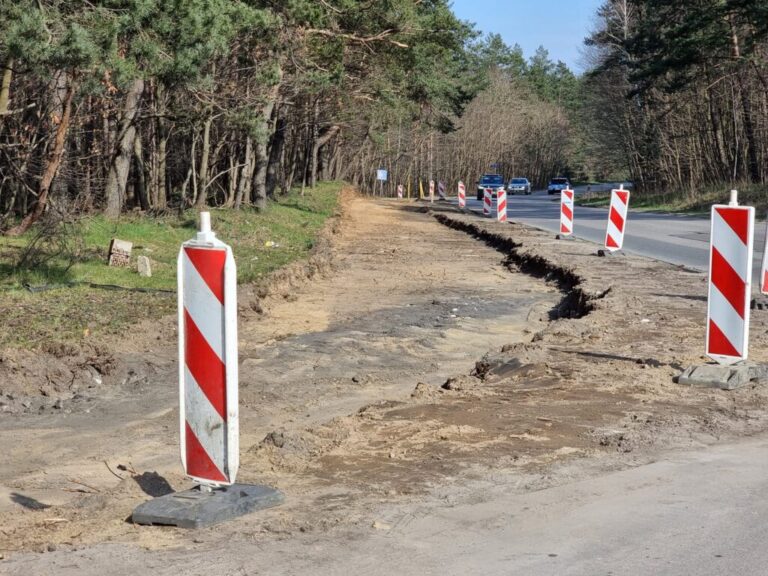 24kaszuby's tweet photo. Rozpoczęcie budowy ścieżki rowerowej łączącej gminę Kosakowo z gminą Puck
🚴♀️🚴♂️ Rozpoczęła się budowa ścieżki rowerowej, która połączy gminę Kosakowo z gminą Puck. ...
Czytaj więcej: https://t.co/AGIv0lETXB
#Region #GminaPuck #Pucki #KulturaIRozrywka #SportIRekreacja https://t.co/Mbo32E3l10