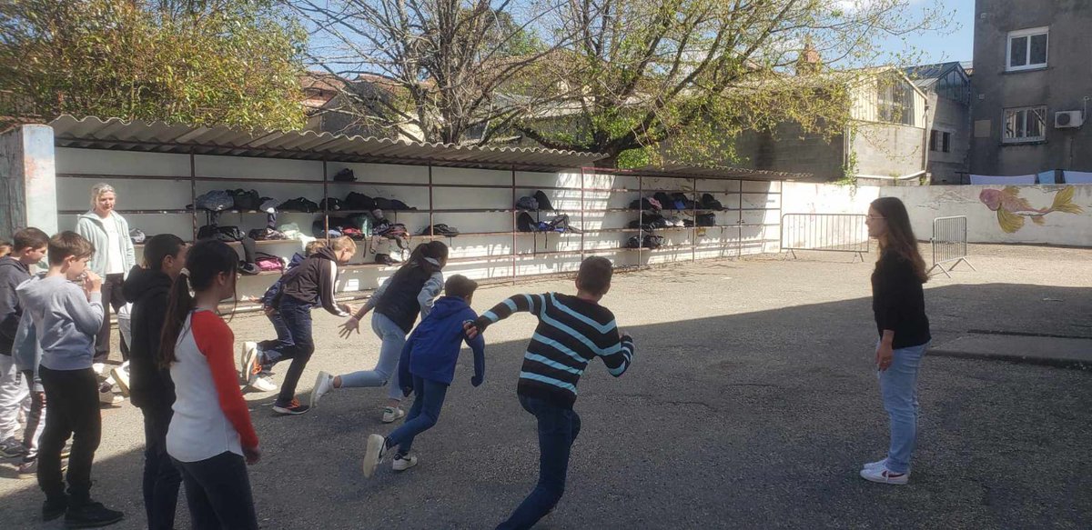 JeanRostandGers's tweet image. Intervention autour de l'alimentation pour les élèves de 6ème du @JeanRostandGers. 🙏 Aux élèves infirmiers venus présenter les principes d'une bonne alimentation !
@actoulouse @dsden_32 @farid_djemmal @CHUdeToulouse #CESCE #equilibrealimentaire #prevention #sensibilisation