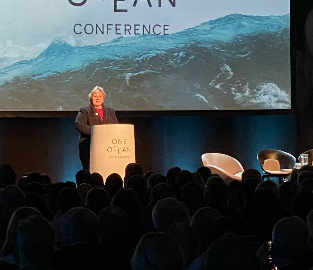 FredrikGMyhre's tweet image. Konfliktavklaring rundt arealbruk på havet må prioriteres høyt, sier @erna_solberg på #OneOceanWeek.

100% enig - og nøkkelen ligger i å videreutvikle forvaltningsplanene til å bli et tydelig arealplanleggingsverktøy. Det er på overtid! Vil @Hoyre løfte det?